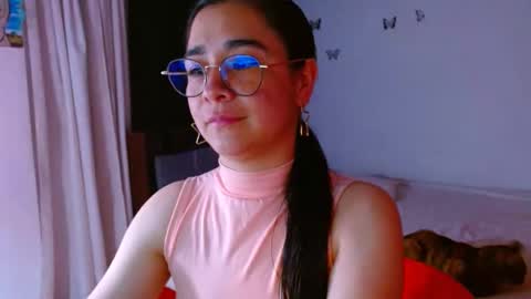 Snapshot of porcelainlux chatting on September 23, 2025, 4:48 am porcelainlux online show from September 23, 2025, 4:48 am