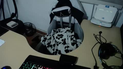 powerfulzeus2 online show from September 17, 2025, 5:42 am