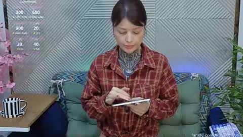 Snapshot of powerrr_ chatting on January 18, 2026, 5:44 am Lola online show from January 18, 2026, 5:44 am