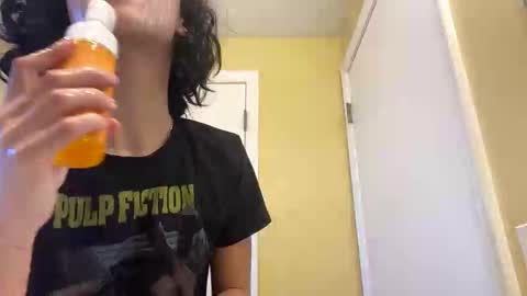 pr3ttynperla online show from November 18, 2025, 6:12 pm