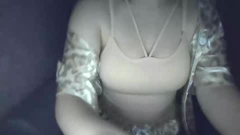 pralinne_ online show from February 13, 2025, 11:15 pm