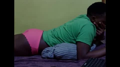 Snapshot of precious_nesh chatting on December 16, 2025, 6:46 pm precious_nesh online show from December 16, 2025, 6:46 pm