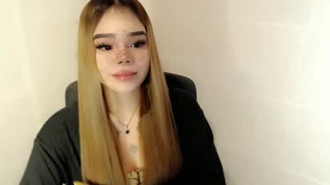 MAXXINE online show from April 2, 2026, 3:48 am