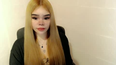 MAXXINE online show from May 24, 2026, 2:27 am