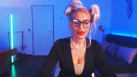 Victoria online show from December 22, 2024, 1:01 am