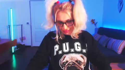 Victoria online show from January 2, 2025, 9:50 pm