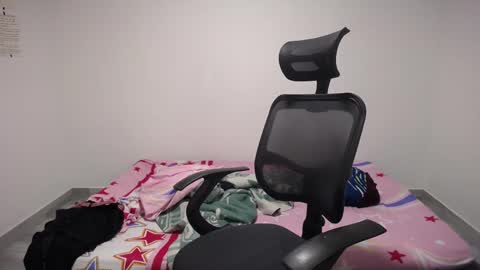 Plux online show from October 7, 2025, 2:09 am