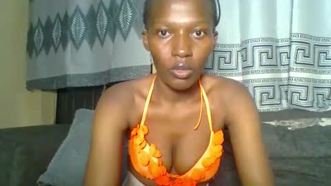 Snapshot of prettie_petitee chatting on February 4, 2026, 10:54 am prettie_petitee online show from February 4, 2026, 10:54 am