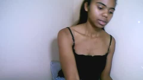 prettiethalia online show from November 1, 2025, 12:34 am