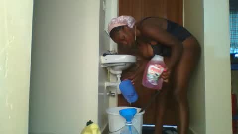 pretty online show from December 10, 2024, 8:30 am