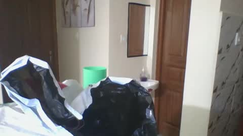 pretty online show from February 6, 2025, 7:07 pm