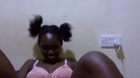 pretty_leila1 online show from April 3, 2026, 7:56 pm