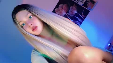 Flor online show from October 19, 2025, 9:37 pm