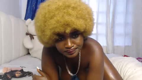 pretty_lunah online show from November 20, 2025, 2:17 pm