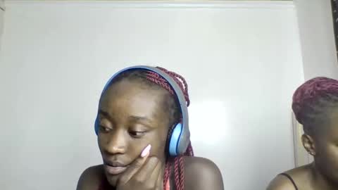 pretty luv1 online show from March 23, 2026, 9:52 pm