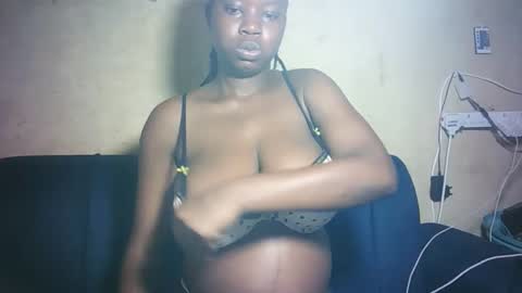 pretty_milan online show from February 21, 2026, 10:05 am