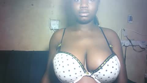 pretty_milan online show from March 19, 2026, 10:19 am