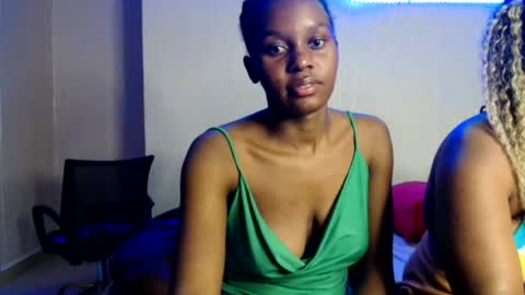Snapshot of pretty_nyra chatting on July 10, 2026, 10:01 pm Nyra online show from July 10, 2026, 10:01 pm