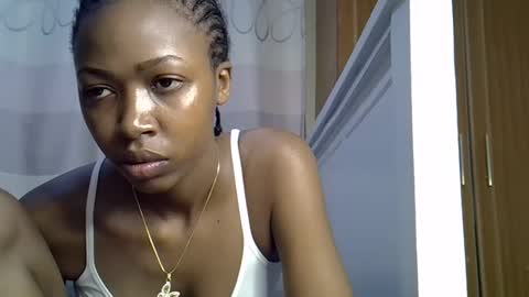 pretty_petite24 online show from December 31, 2024, 1:19 pm