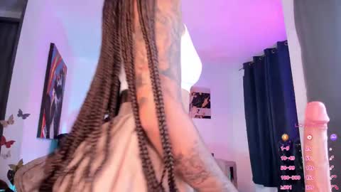 Snapshot of pretty_pettite chatting on February 10, 2025, 11:34 pm pretty_pettite online show from February 10, 2025, 11:34 pm