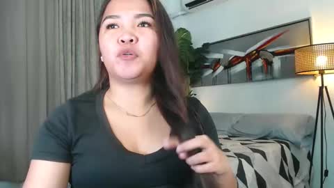 Snapshot of pretty_pharsa chatting on May 18, 2026, 10:21 am pretty_pharsa online show from May 18, 2026, 10:21 am