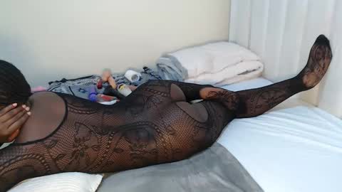 Snapshot of pretty_pussy2 chatting on November 9, 2025, 5:55 pm Essy online show from November 9, 2025, 5:55 pm