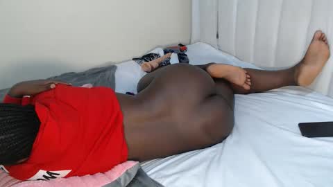 Snapshot of pretty_pussy2 chatting on November 19, 2025, 4:01 am Essy online show from November 19, 2025, 4:01 am