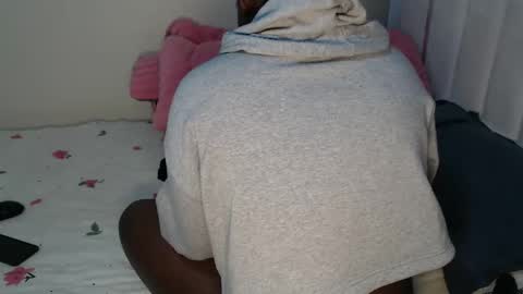 Snapshot of pretty_pussy2 chatting on December 15, 2025, 1:32 am Essy online show from December 15, 2025, 1:32 am