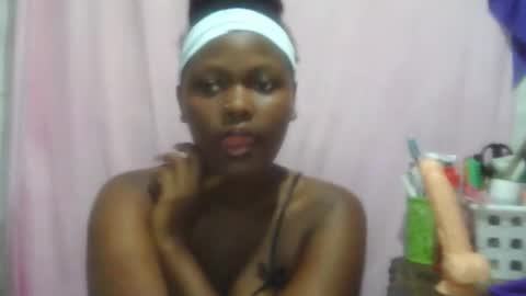 pretty_shanz online show from November 18, 2025, 2:43 pm