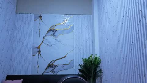 pretty_tay online show from April 29, 2026, 11:36 am