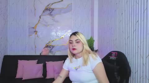pretty_tay online show from May 27, 2026, 11:40 am