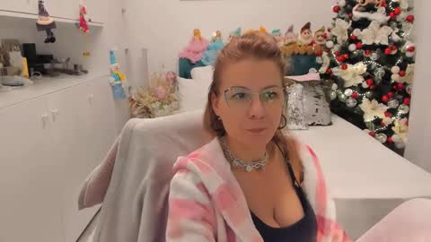 Snapshot of prettyblackeyes chatting on December 9, 2024, 1:29 am wilma online show from December 9, 2024, 1:29 am