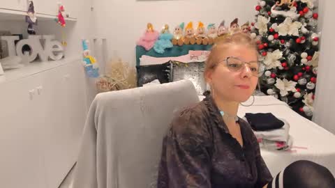 Snapshot of prettyblackeyes chatting on December 24, 2024, 10:17 pm wilma online show from December 24, 2024, 10:17 pm