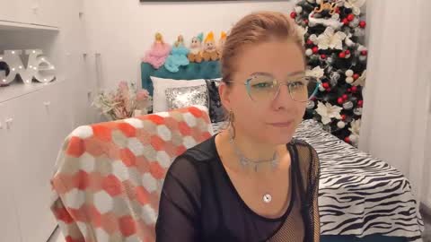 Snapshot of prettyblackeyes chatting on January 7, 2025, 7:10 am wilma online show from January 7, 2025, 7:10 am