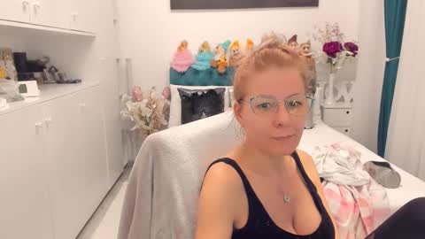 Snapshot of prettyblackeyes chatting on January 29, 2025, 7:15 am wilma online show from January 29, 2025, 7:15 am