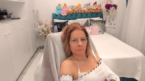Snapshot of prettyblackeyes chatting on February 16, 2025, 1:14 am wilma online show from February 16, 2025, 1:14 am