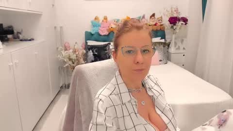 Snapshot of prettyblackeyes chatting on February 17, 2025, 6:31 am wilma online show from February 17, 2025, 6:31 am