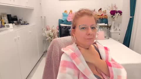 Snapshot of prettyblackeyes chatting on February 19, 2025, 10:12 am wilma online show from February 19, 2025, 10:12 am