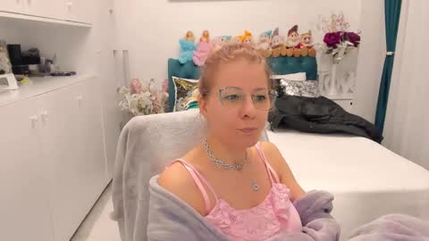 Snapshot of prettyblackeyes chatting on February 22, 2025, 7:23 am wilma online show from February 22, 2025, 7:23 am