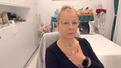 Snapshot of prettyblackeyes chatting on February 24, 2025, 7:22 am wilma online show from February 24, 2025, 7:22 am