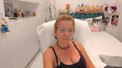 Snapshot of prettyblackeyes chatting on September 12, 2025, 8:53 pm wilma online show from September 12, 2025, 8:53 pm