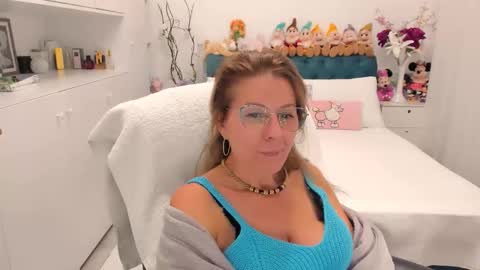 Snapshot of prettyblackeyes chatting on September 27, 2025, 11:21 pm wilma online show from September 27, 2025, 11:21 pm