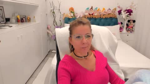 Snapshot of prettyblackeyes chatting on October 2, 2025, 6:20 am wilma online show from October 2, 2025, 6:20 am