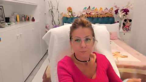 Snapshot of prettyblackeyes chatting on October 2, 2025, 10:06 pm wilma online show from October 2, 2025, 10:06 pm