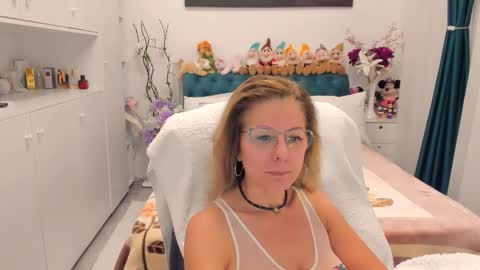 Snapshot of prettyblackeyes chatting on October 7, 2025, 6:32 am wilma online show from October 7, 2025, 6:32 am