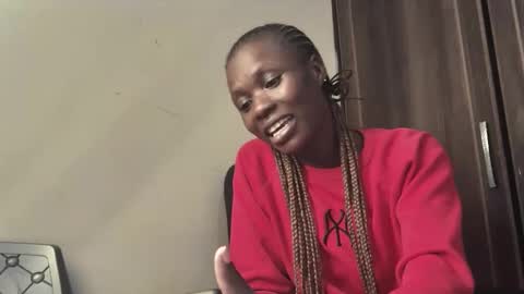 Snapshot of prettychichi25 chatting on October 31, 2025, 7:53 am Vee online show from October 31, 2025, 7:53 am