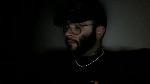 prettyglazed online show from April 1, 2026, 1:39 am