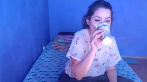 prettyjulliette online show from March 8, 2025, 11:58 am