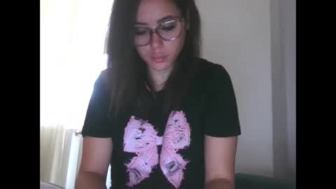 prettyjulliette online show from October 16, 2025, 11:55 am