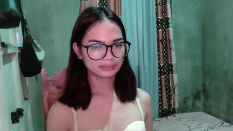 prettykhelcy online show from April 16, 2026, 11:40 pm